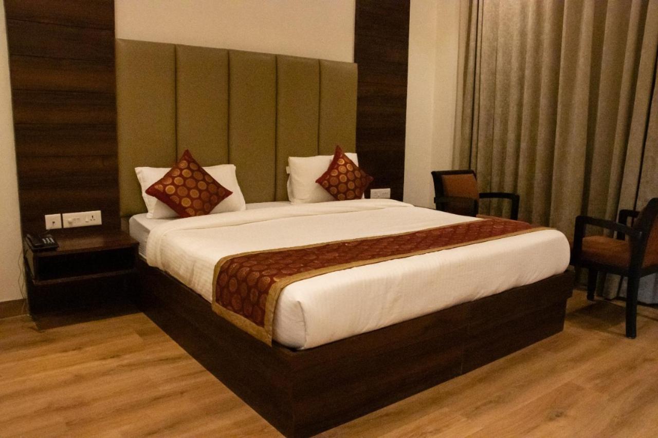Hotel Sourav Park Inn Agra アーグラ エクステリア 写真