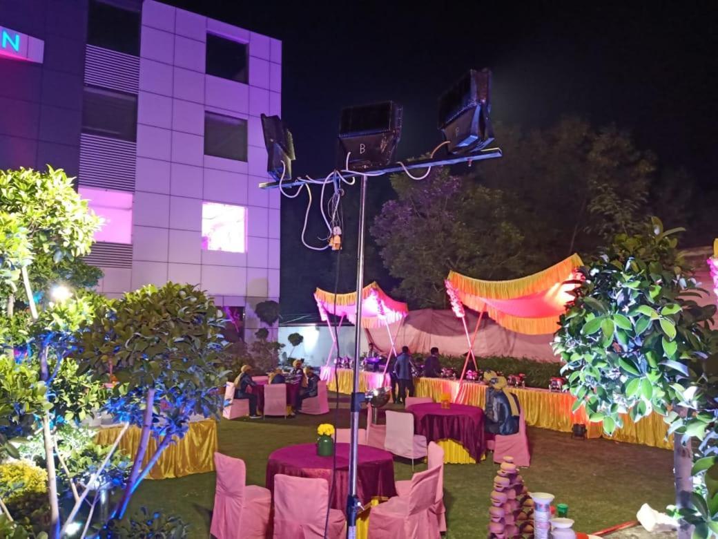 Hotel Sourav Park Inn Agra アーグラ エクステリア 写真