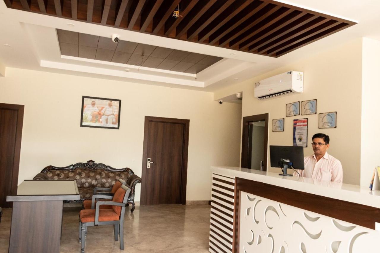 Hotel Sourav Park Inn Agra アーグラ エクステリア 写真