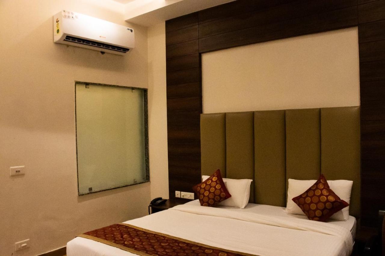 Hotel Sourav Park Inn Agra アーグラ エクステリア 写真