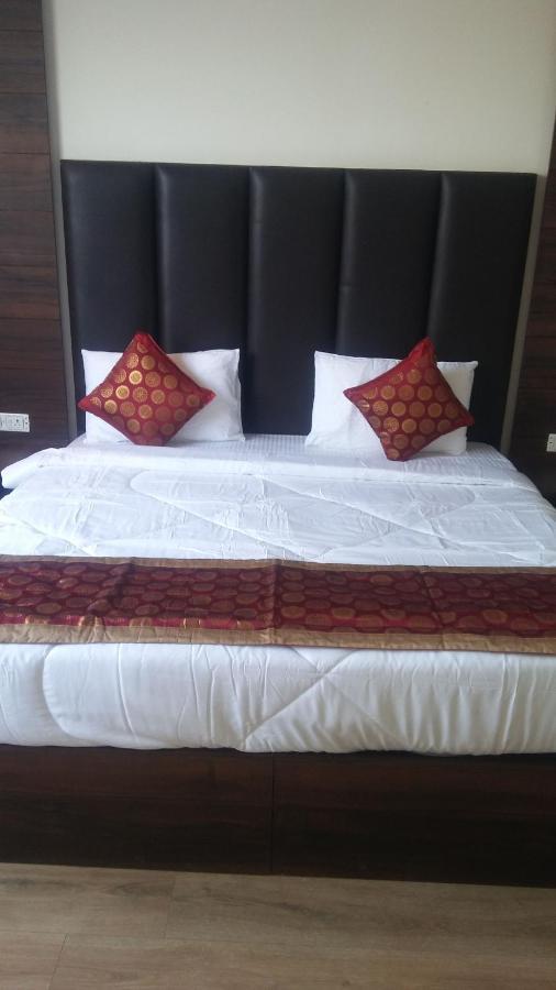 Hotel Sourav Park Inn Agra アーグラ エクステリア 写真