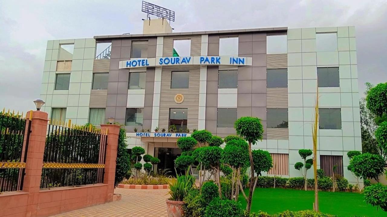 Hotel Sourav Park Inn Agra アーグラ エクステリア 写真
